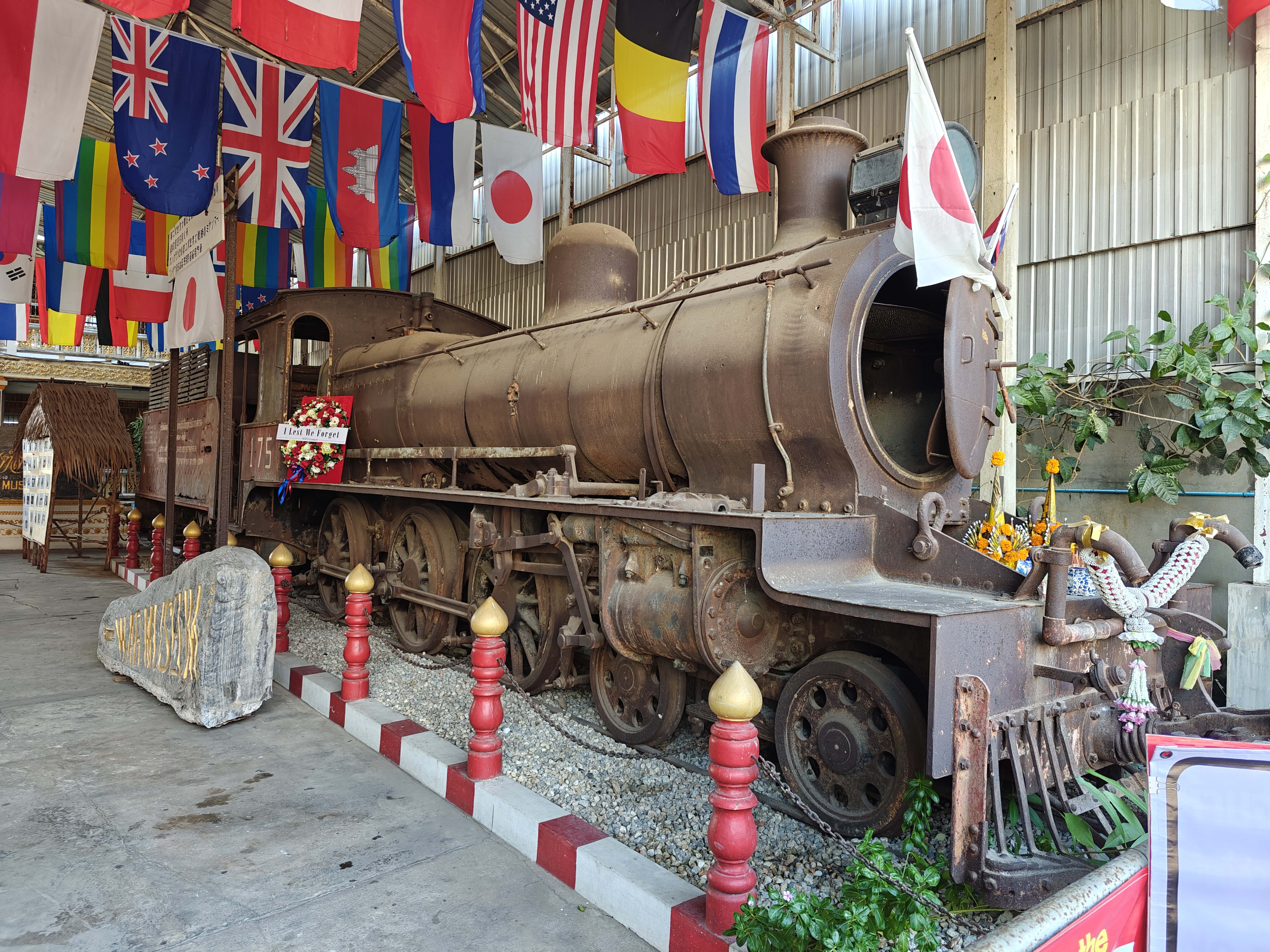 สะพานท่ามกลางเขียว